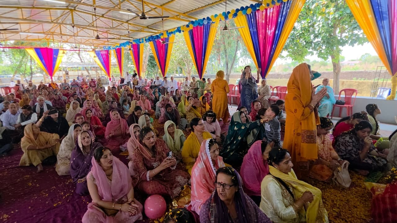 परशुराम मंदिर में धूमधाम से मनाया गया स्थापना दिवसजागरूक पाठक