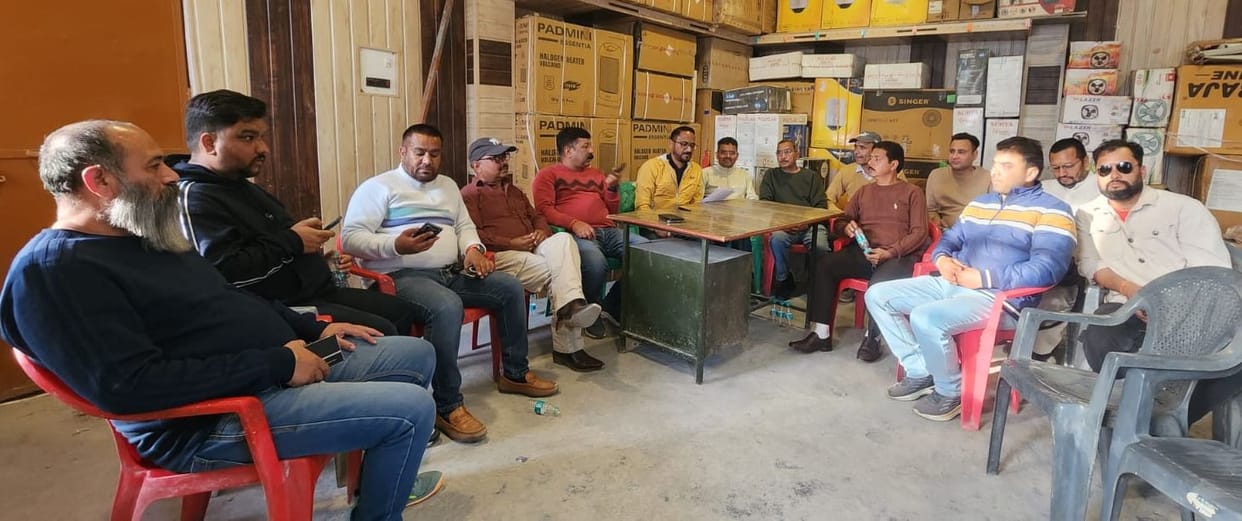 Hoteliers decided to close their establishments due to non-availability of cooking gas.
