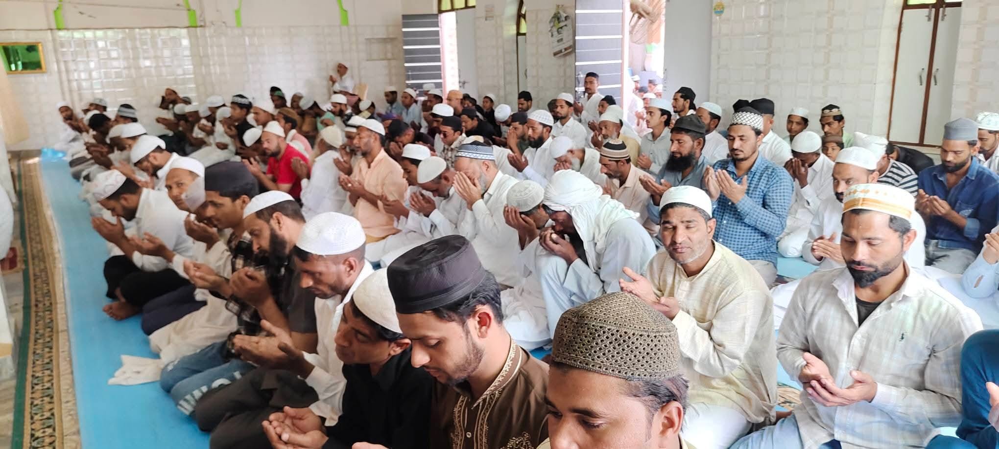 On Alvida Juma, worshippers sought forgiveness for their sins and prayed for peace.
