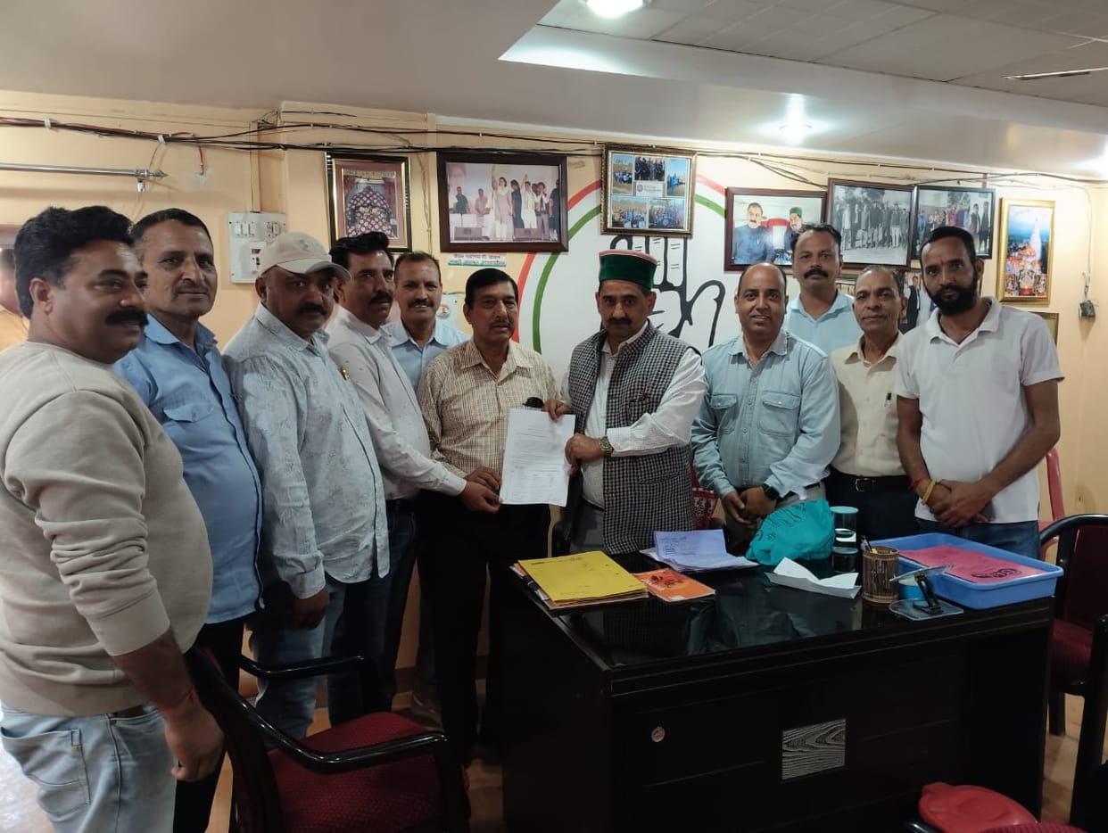 Taxi union protests against Tempo Traveller service, says should it be shut down?
