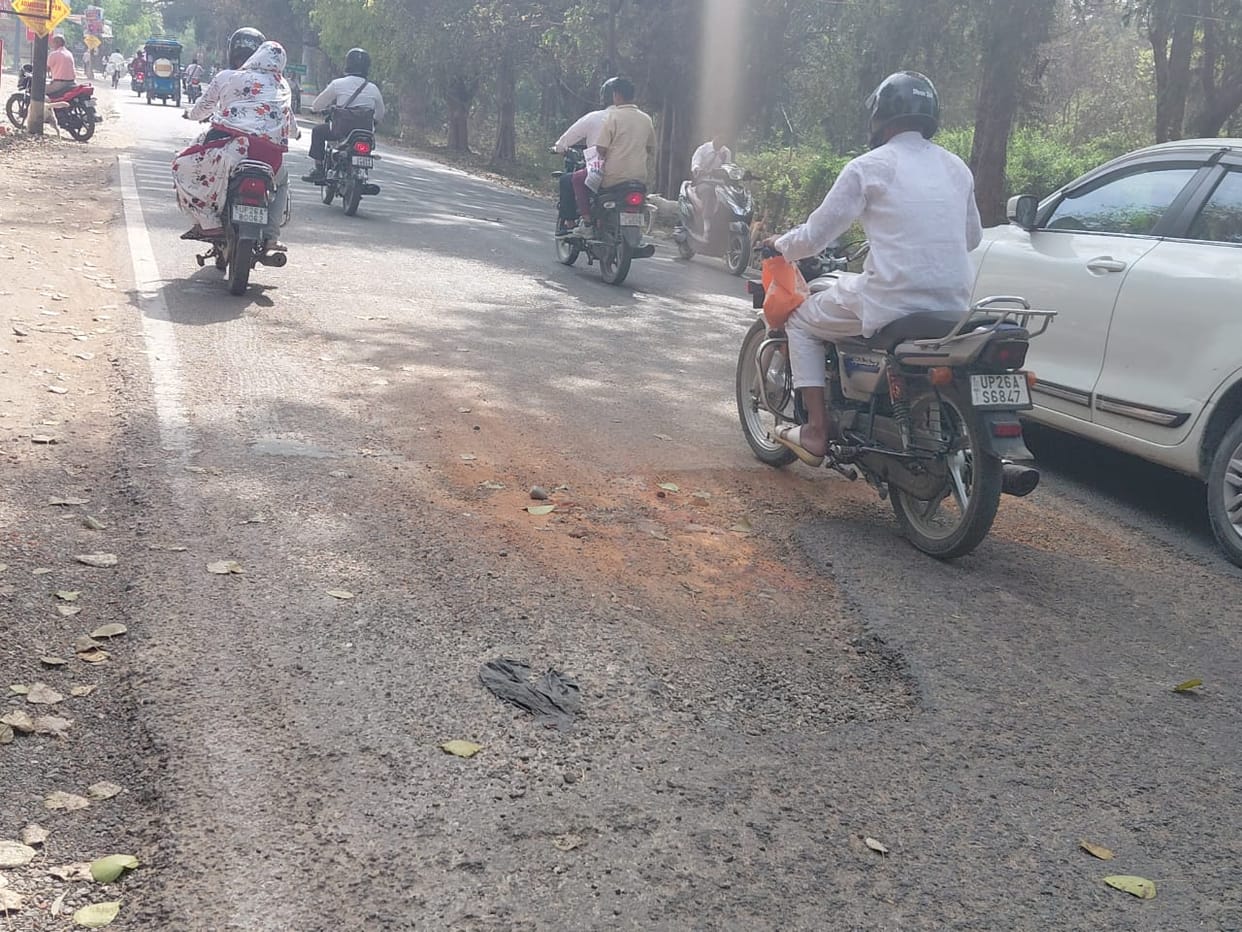 The wounds of the Tanakpur-Haridwar highway have not yet healed, and commuters are suffering.
