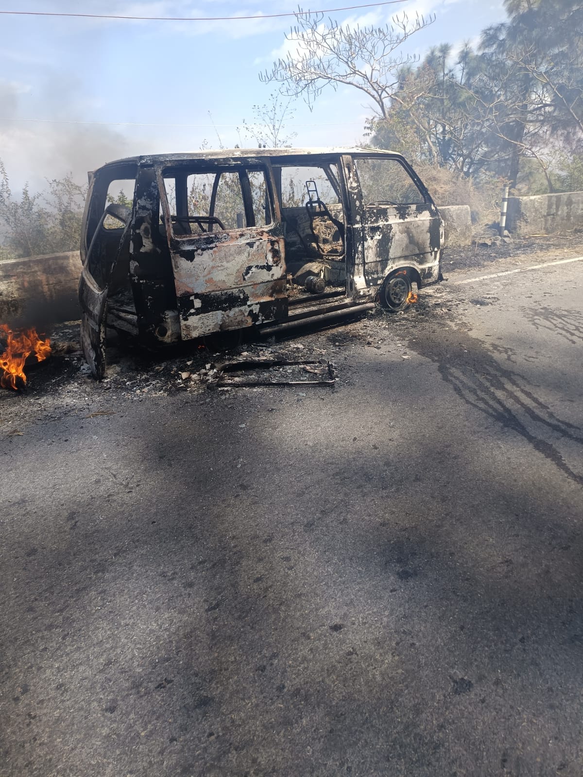 A moving van caught fire in Danoghat, two youths escaped in time.