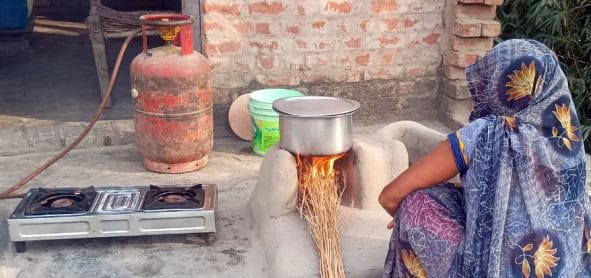Even after booking, cylinders were not available, more problems in marriage houses