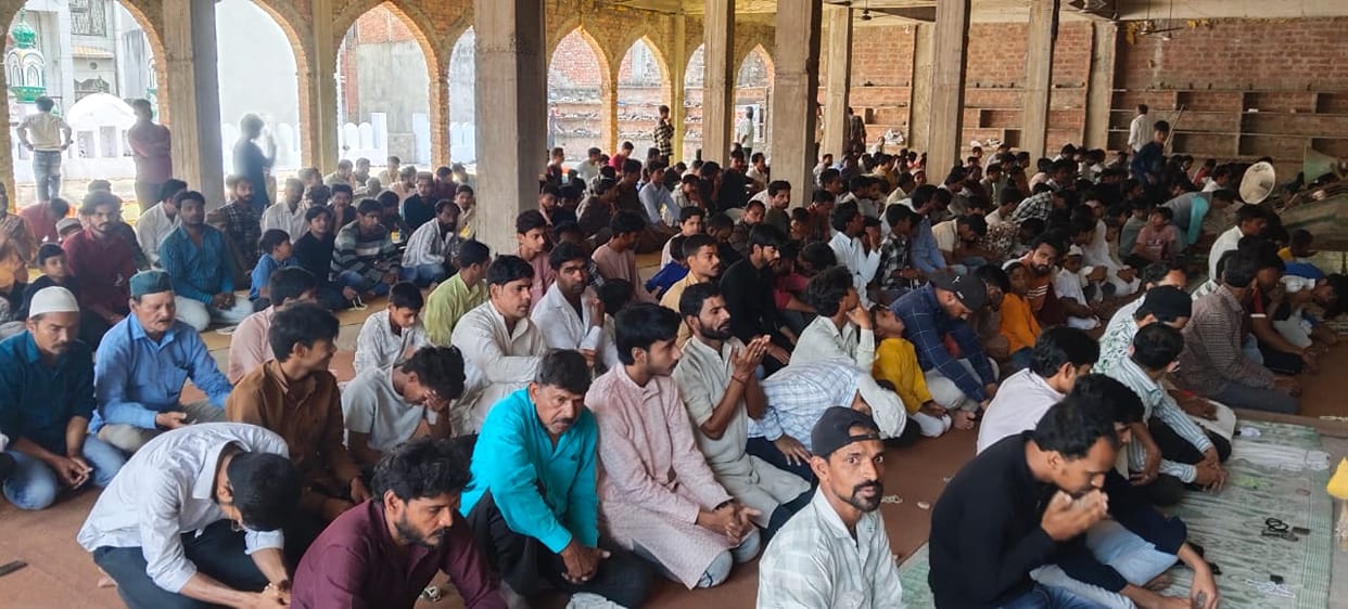 Farewell Friday prayers were offered with devotion, hands were raised for peace