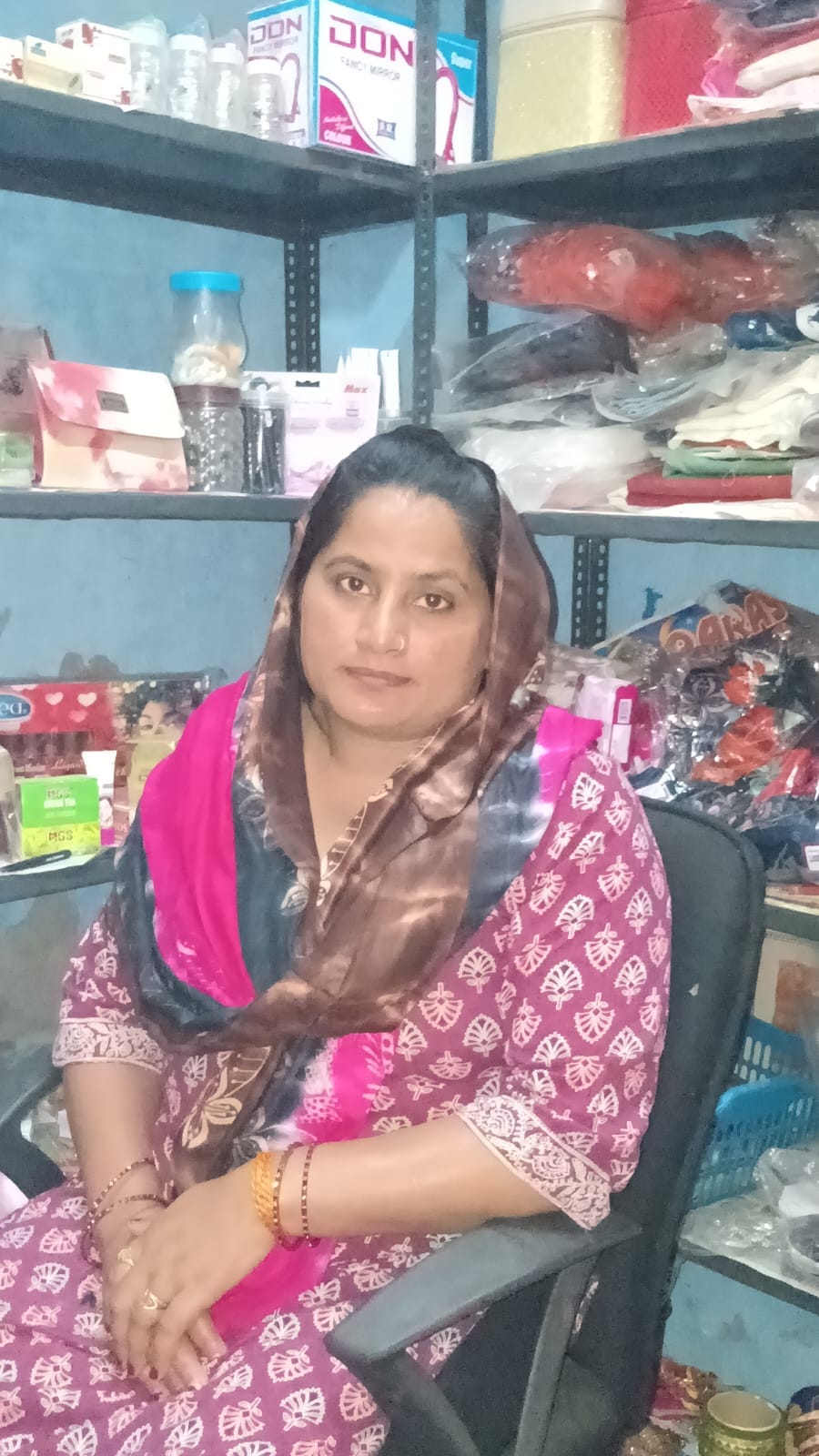 Anisha becomes self-reliant, takes care of family responsibilities from her cosmetic shop