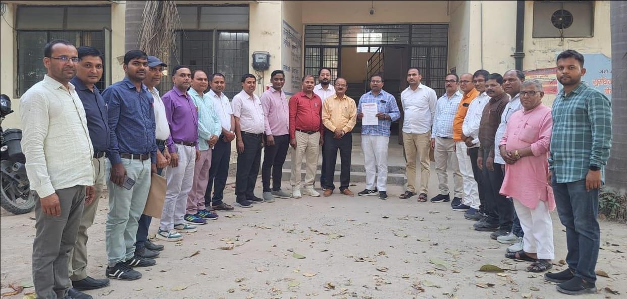 Demand to resolve the problems of teachers and employees