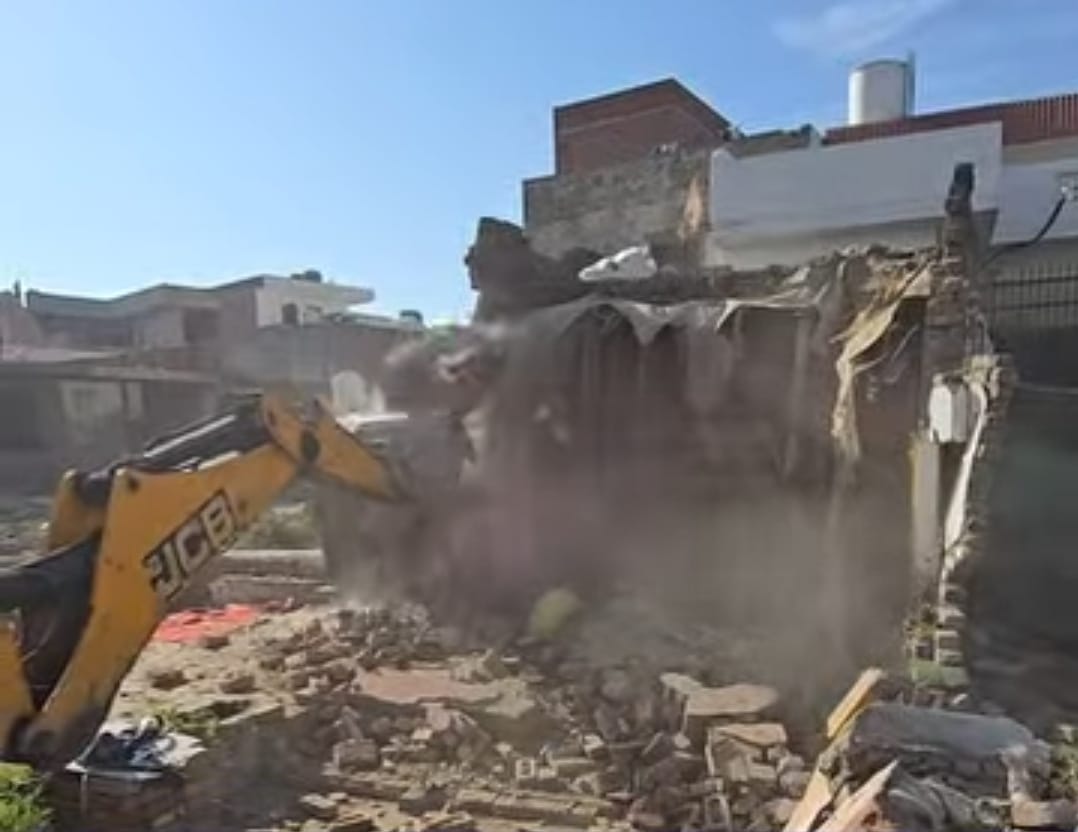 HSVP demolishes seven houses in Valmiki Basti