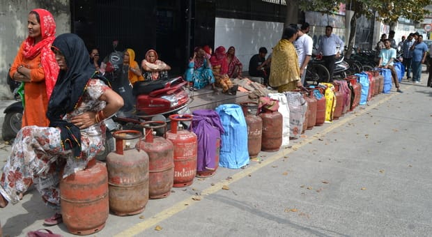 UP: Scam Exposed in the Capital—Customer Never Received Cylinder, Yet Delivery Recorded in the System