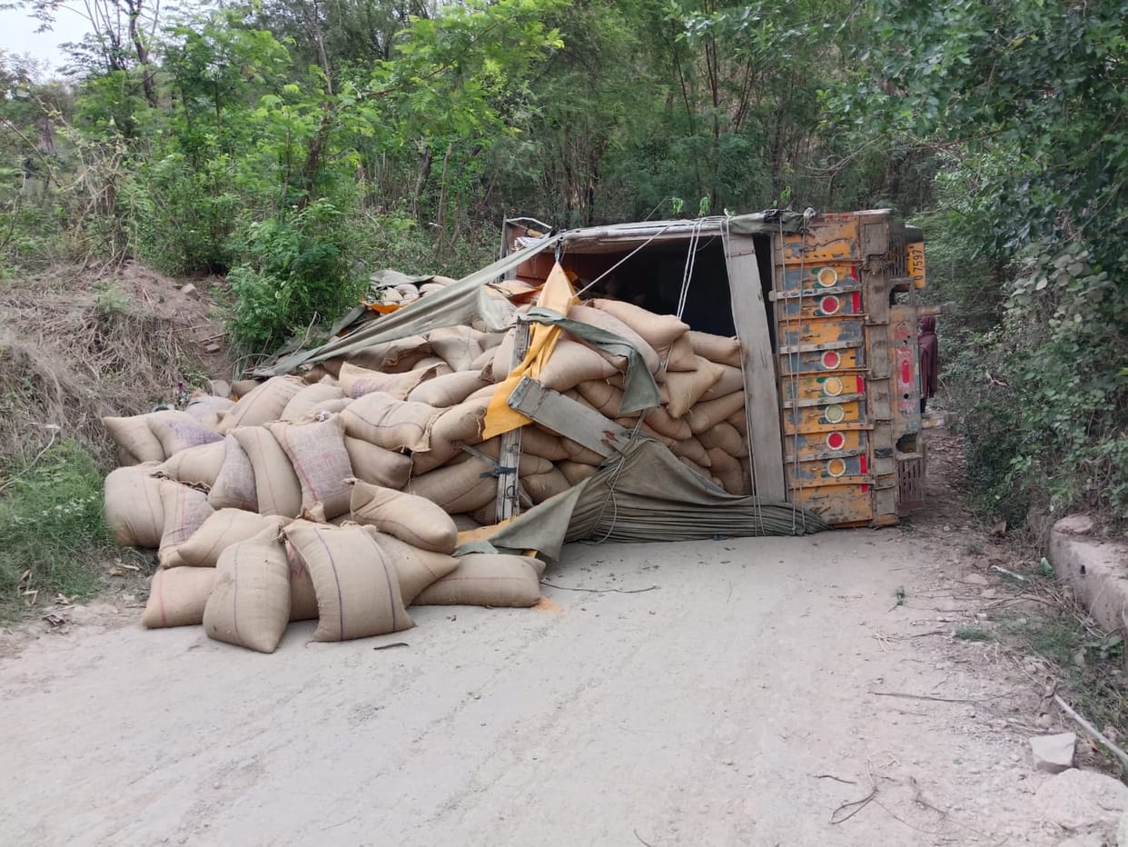 A truck overturned on the Baihal-Swahan via Lakhala road, disrupting traffic for several hours.