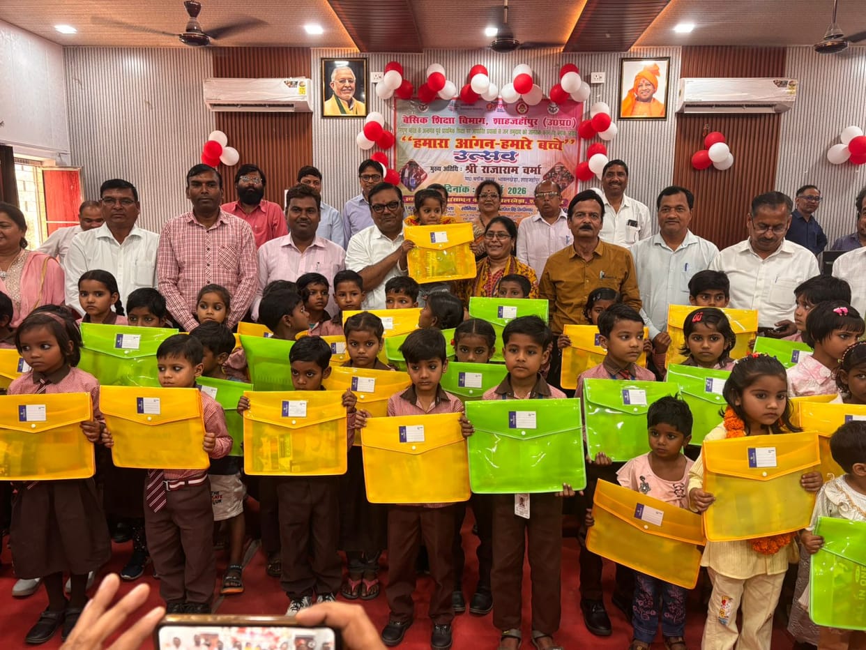The children created a sensation by presenting a colorful program.