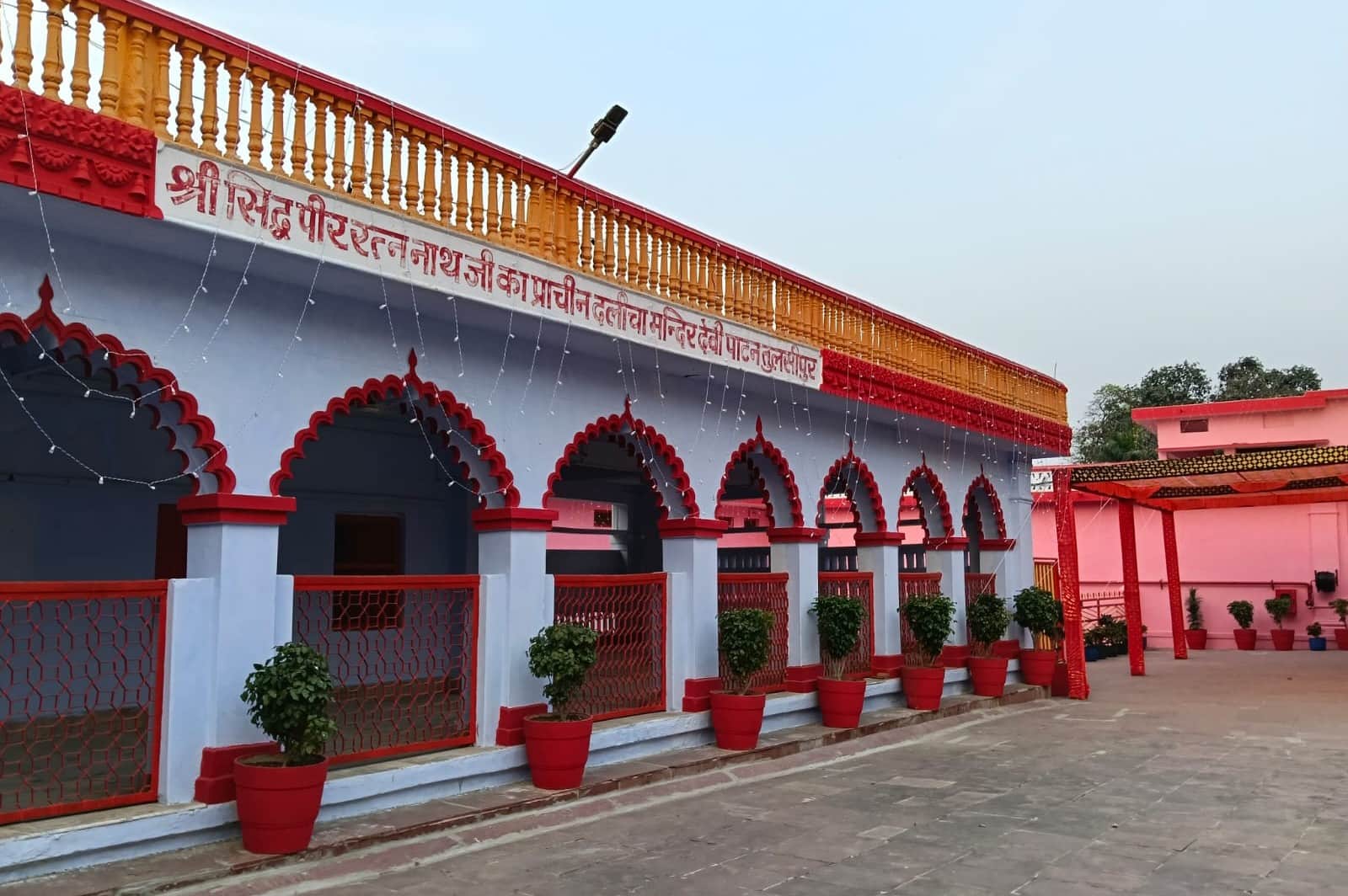 बलरामपुर के शक्तिपीठ देवीपाटन मंदिर में स्थित श्री रत्ननाथ मंदिर।-संवाद