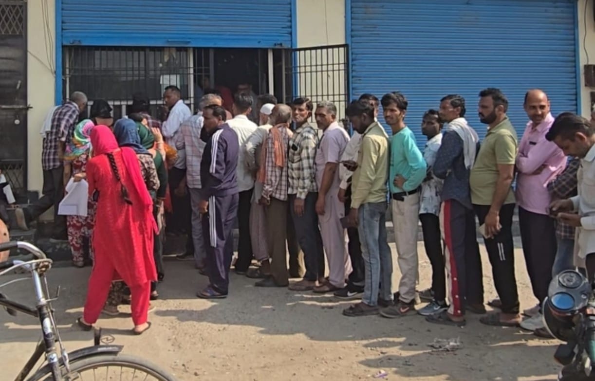Agency operators are refusing to give cylinders without booking.