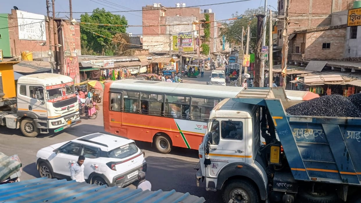 Encroachment on roads and markets, traffic jams causing problems