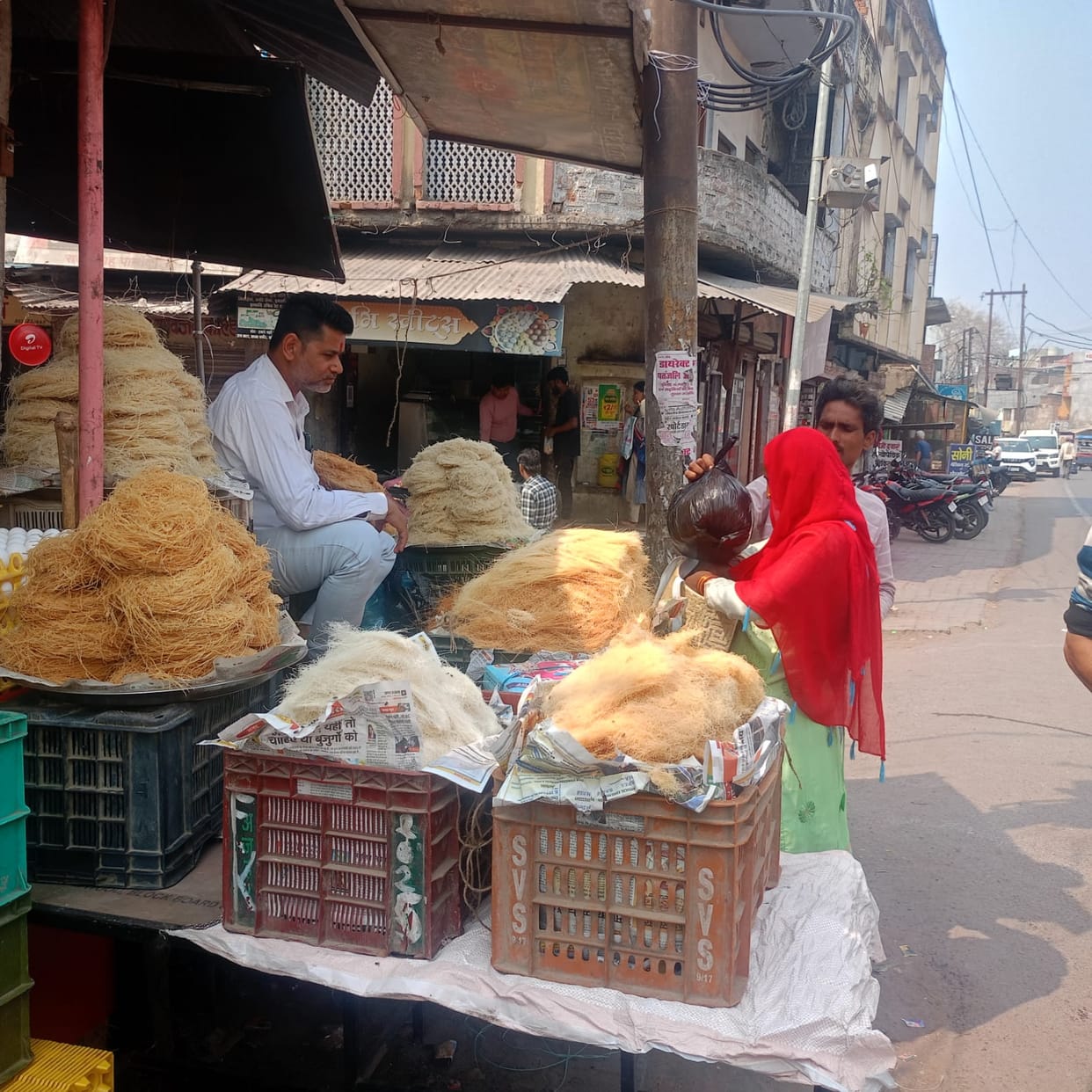 Ramadan is abuzz in the markets, vermicelli is being sold for Rs 80.