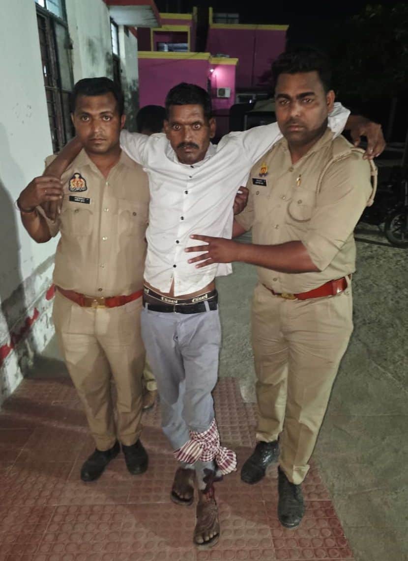 फोटो-38-मुठभेड़ में&nbsp;घायल&nbsp;हत्यारोपी&nbsp;राज&nbsp;कुमार&nbsp;को&nbsp;सीएचसी&nbsp;ले&nb