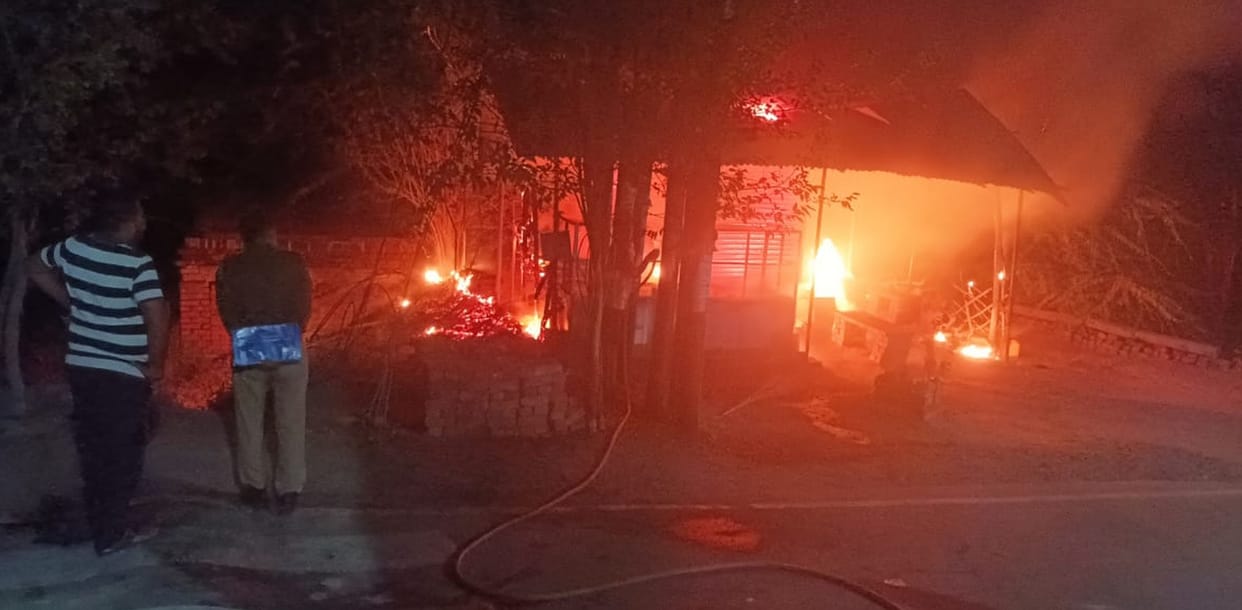 Household goods burnt due to fire in the roof, damage due to cylinder explosion in the shop