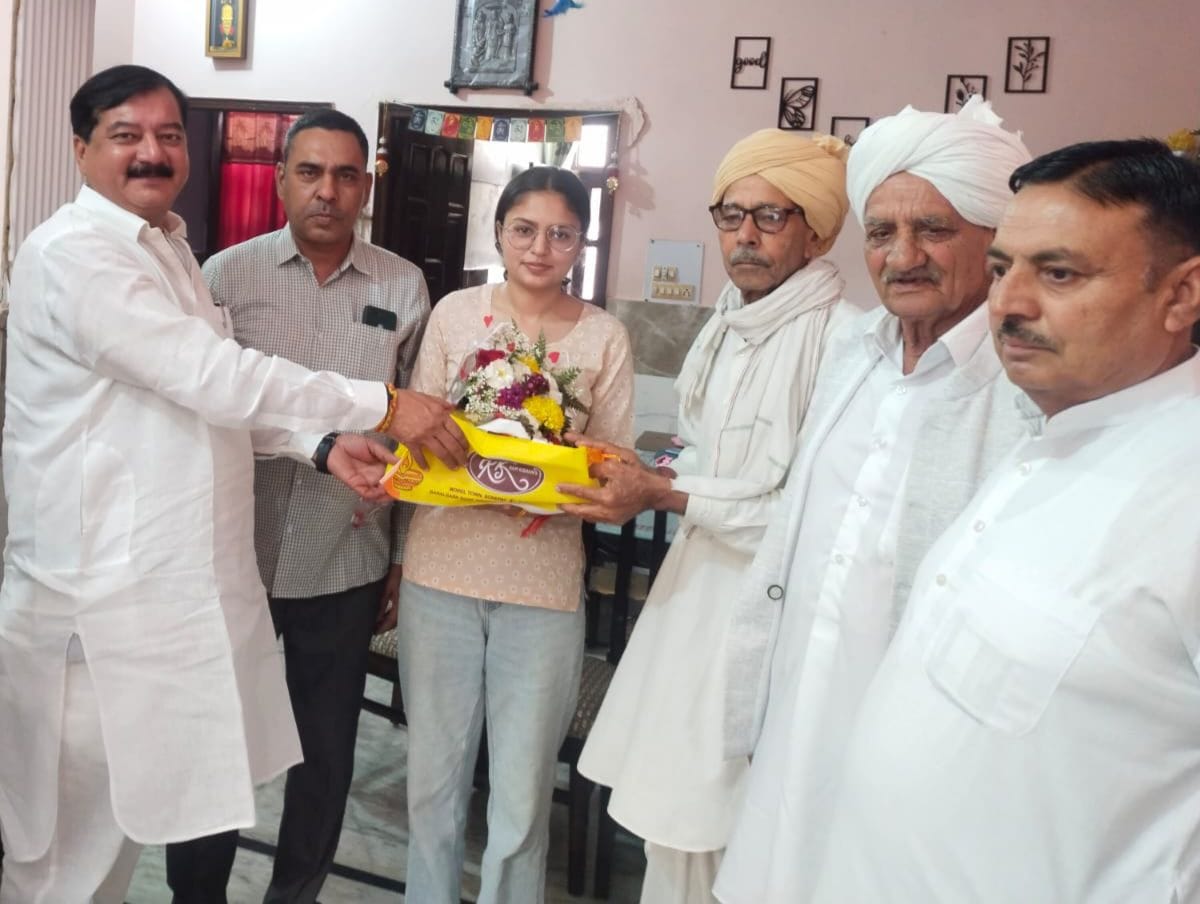 Outgoing Senior Deputy Mayor felicitated Mansi Dagar