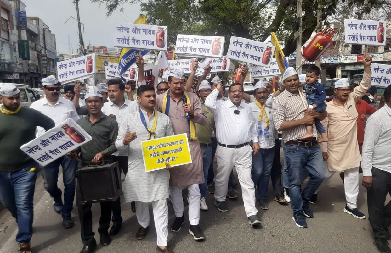 AAP workers stage protest over gas shortage