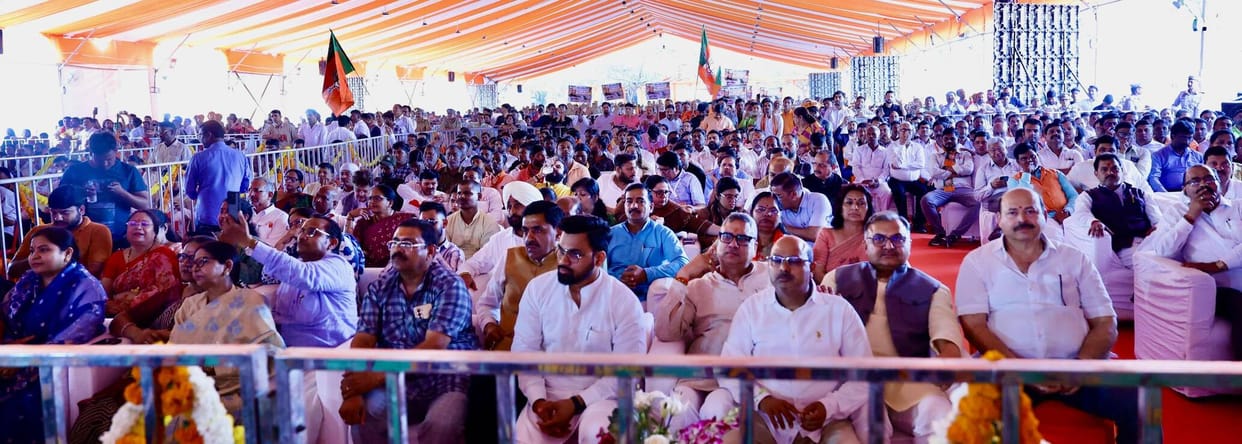 Within 20 days, the journey between Lucknow and Kanpur will be completed in 45 minutes: Defence Minister