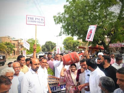 Stir over LPG Crisis in Jaisalmer and Balotra Administration Mobilized Congress Protests Against PM Modi