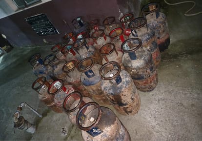 LPG Shortage New Policy Implemented in Delhi Supply Commercial Cylinders Equivalent to 20 percentage of Daily