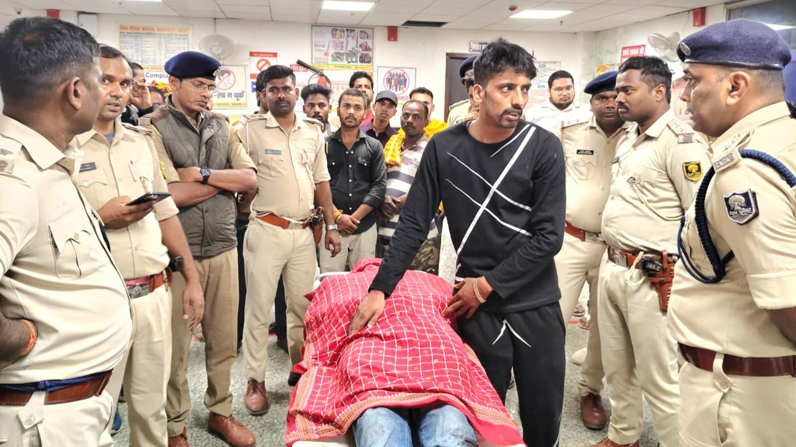 घटनास्थल पर पहुंची पुलिस