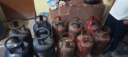 Ten cylinders and half a hundred gas cylinders were found at the hawker's house