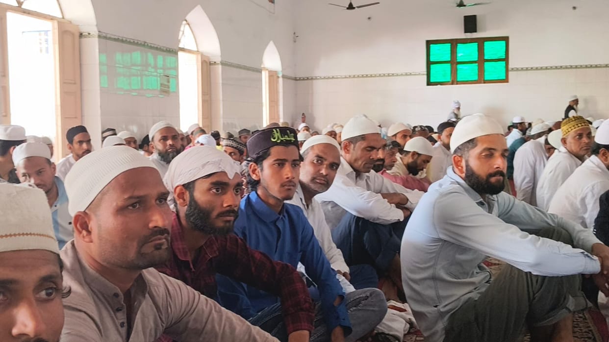 On the last Friday of Ramadan, devotees immersed themselves in prayer, prayers on every tongue.