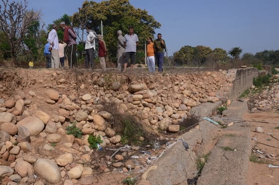 जंगलोट के कनियाड़ी में बाढ़ के बाद भी हालात न सुधरने पर ग्रामीणों में रोष संवाद
