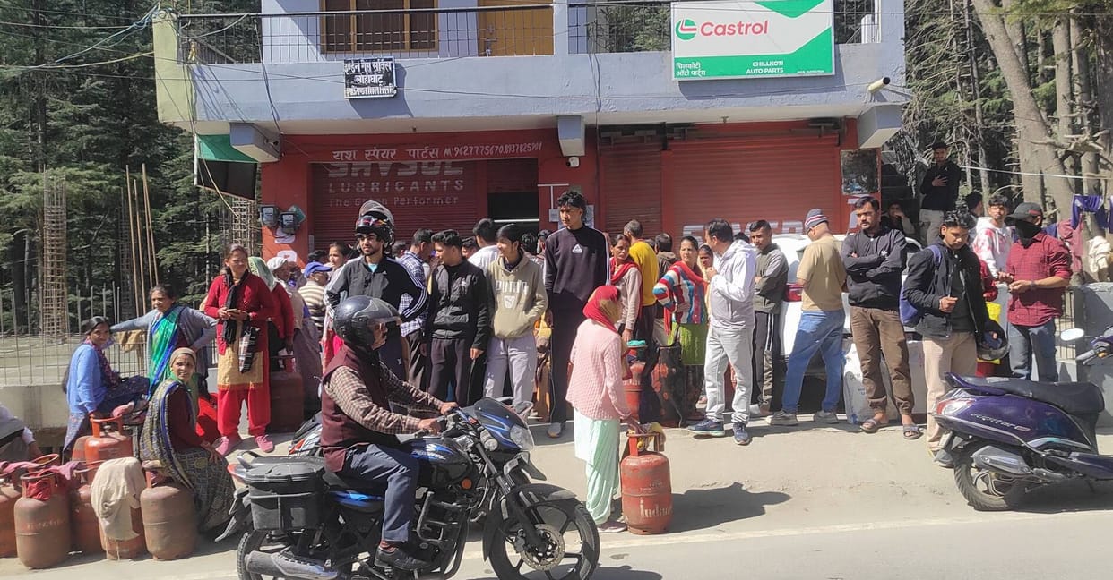 456 cylinders distributed in Lohaghat and Barakot