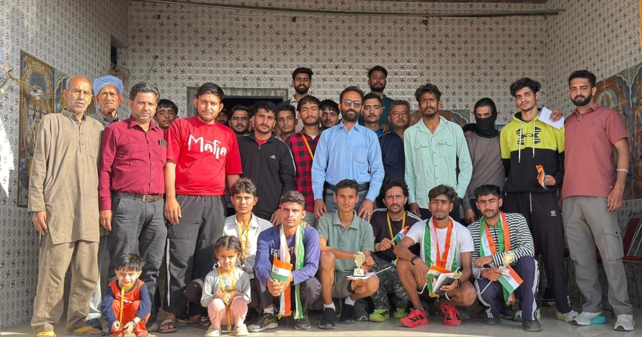 मेला गांव में मेराथन के प्रतिभागियों को किया गया सम्मानित जागरूक पाठक