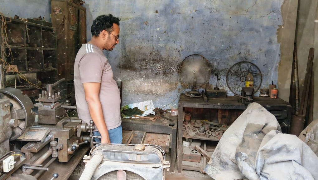 Theft by breaking the door of a shop near the police station