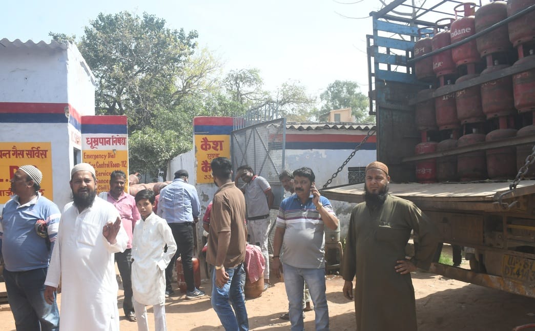 District administration claims there is adequate availability of gas, petrol and diesel in Meerut.