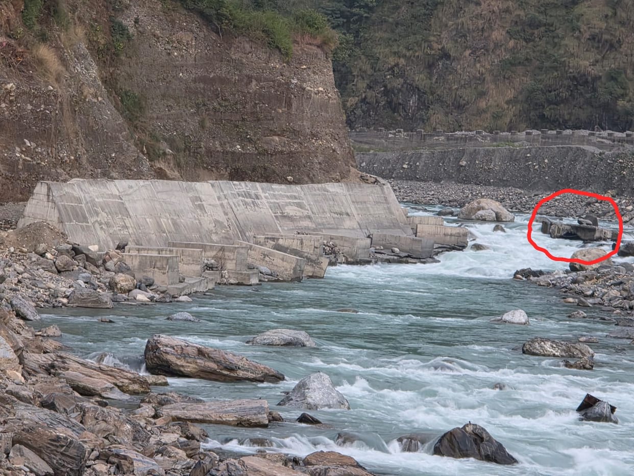 There is a big threat in the Kali River on the India-Nepal border.