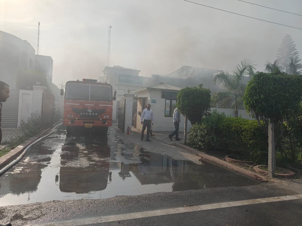 Income Tax Department team attacked for survey, vehicles damaged in stone pelting, driver injured