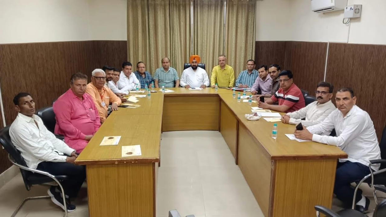 A budget of Rs 1.5 crore was passed in the meeting, construction of roads will start soon.