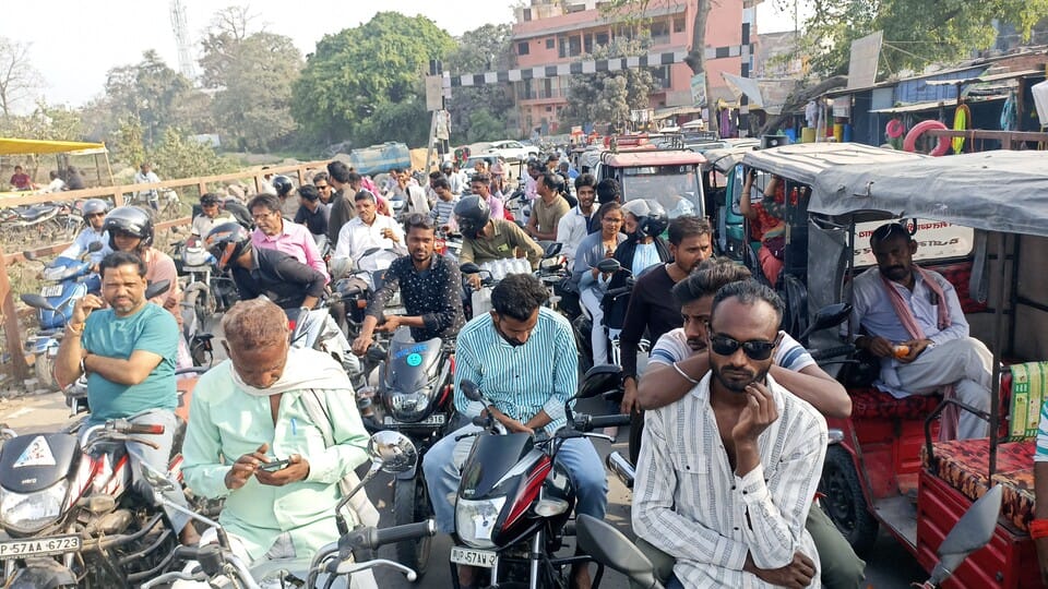 People stuck in traffic jam immediately after the exam ended; shoving ensues to board buses.