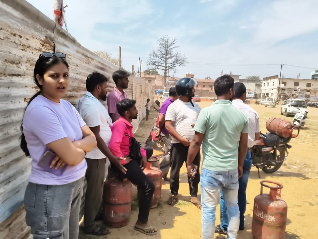 Cylinders are out of reach, hoteliers rely on furnaces, villages rely on stoves.