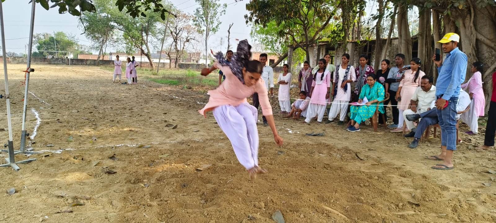 राजकीय महिला महाविद्यालय में खेलकूद प्रतियोगिता में प्रतिभाग करती छात्राएं-स्रोत कॉलेज