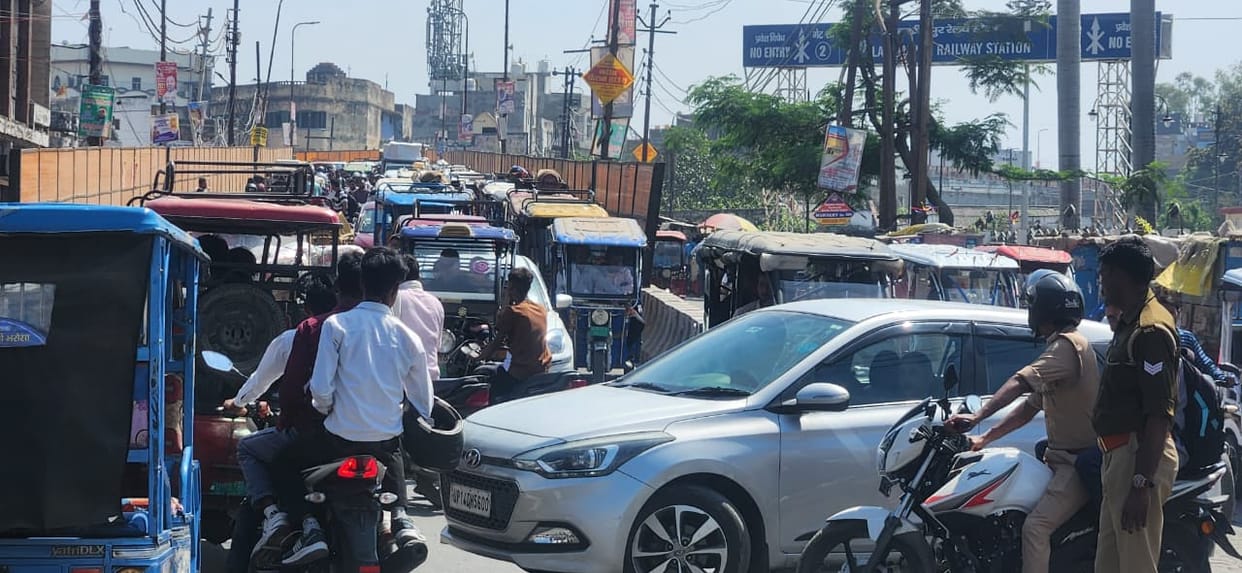 There were not enough buses in Lakhimpur, candidates were sent only after they were called from Gola Depo