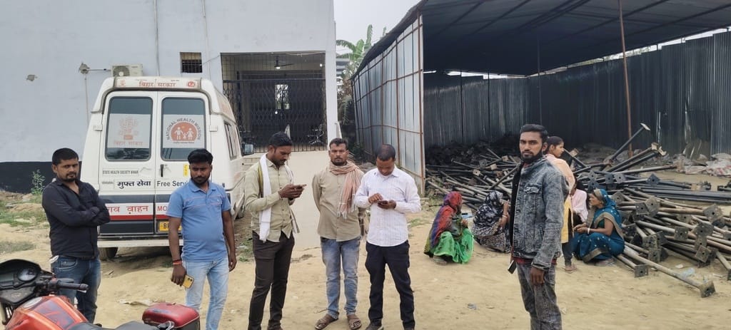 रोते बिलखते परिजन