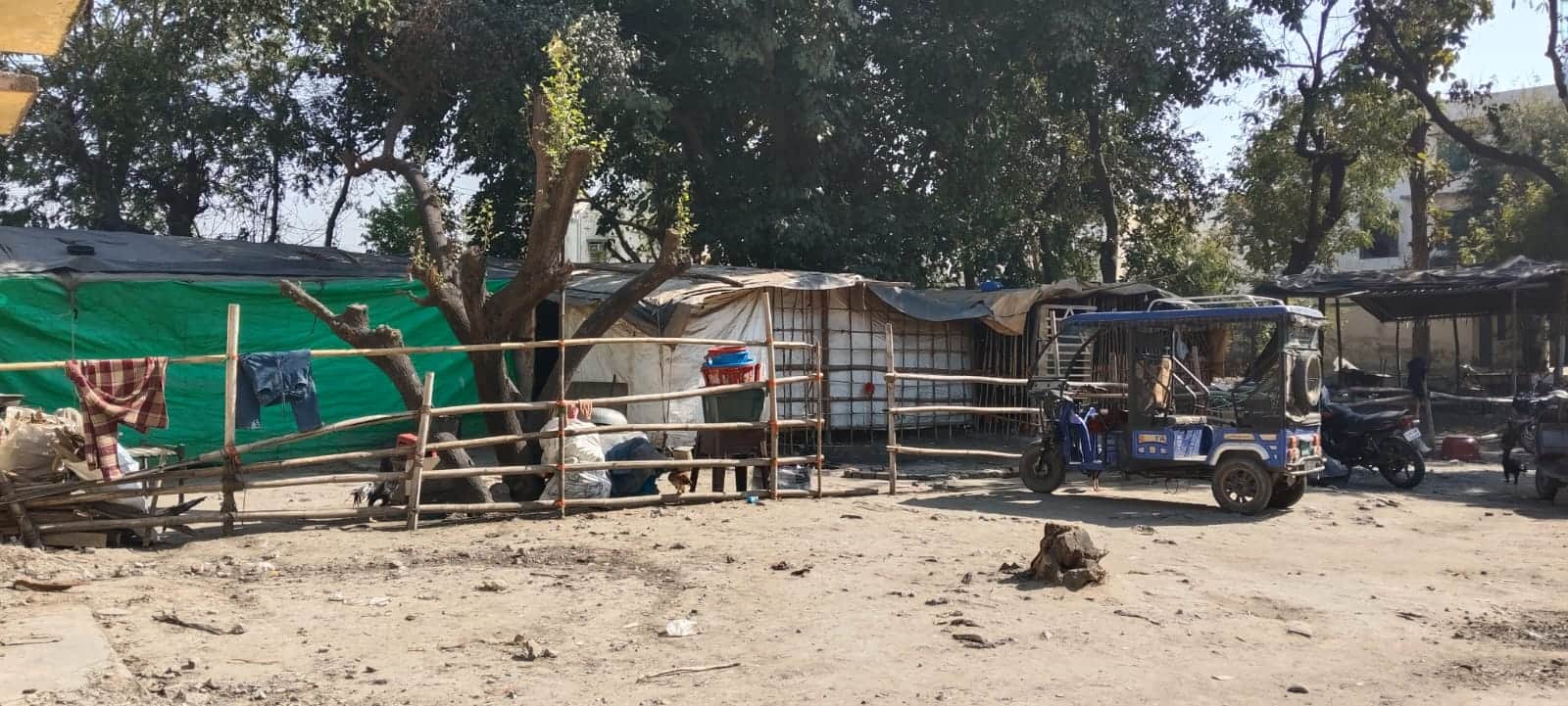 रुड़की खंड शिक्षा अधिकारी कार्यलय परिसर में बाहरी लोगों ने अवैध कब्जा कर बनाएं अशियाने - सं