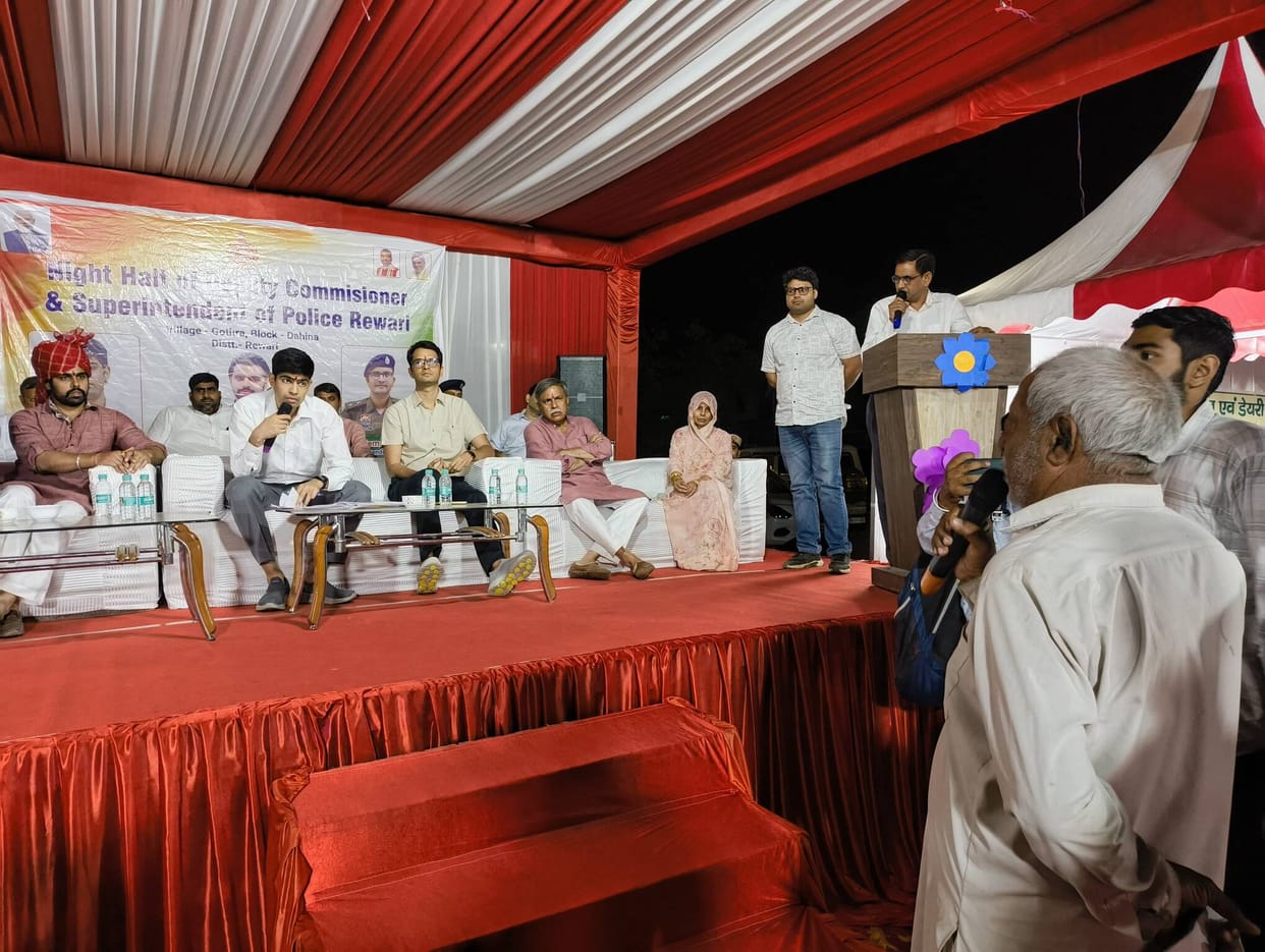 The administration held a direct dialogue with the general public, listened to their grievances, and resolved them.
