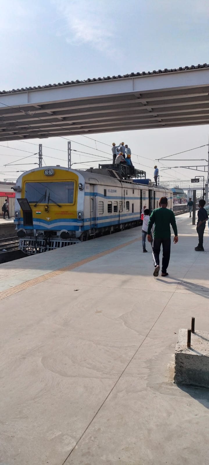 Down Line's Avadh-Assam Express Stranded in OHE Block