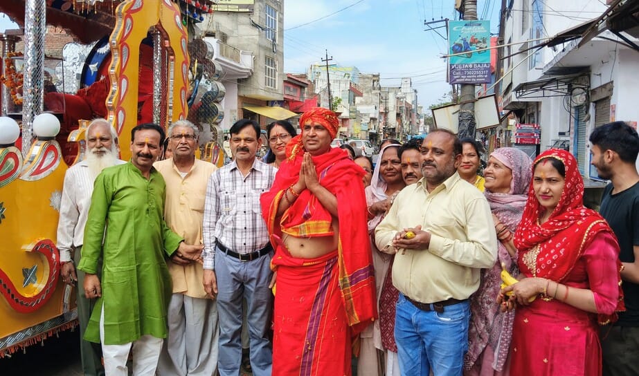 Devotees gathered to welcome the Akhand Jyoti Rath Yatra.
