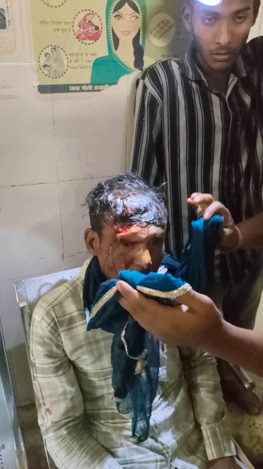 तेंदुए के हमले में घायल लखंदर।  -संवाद