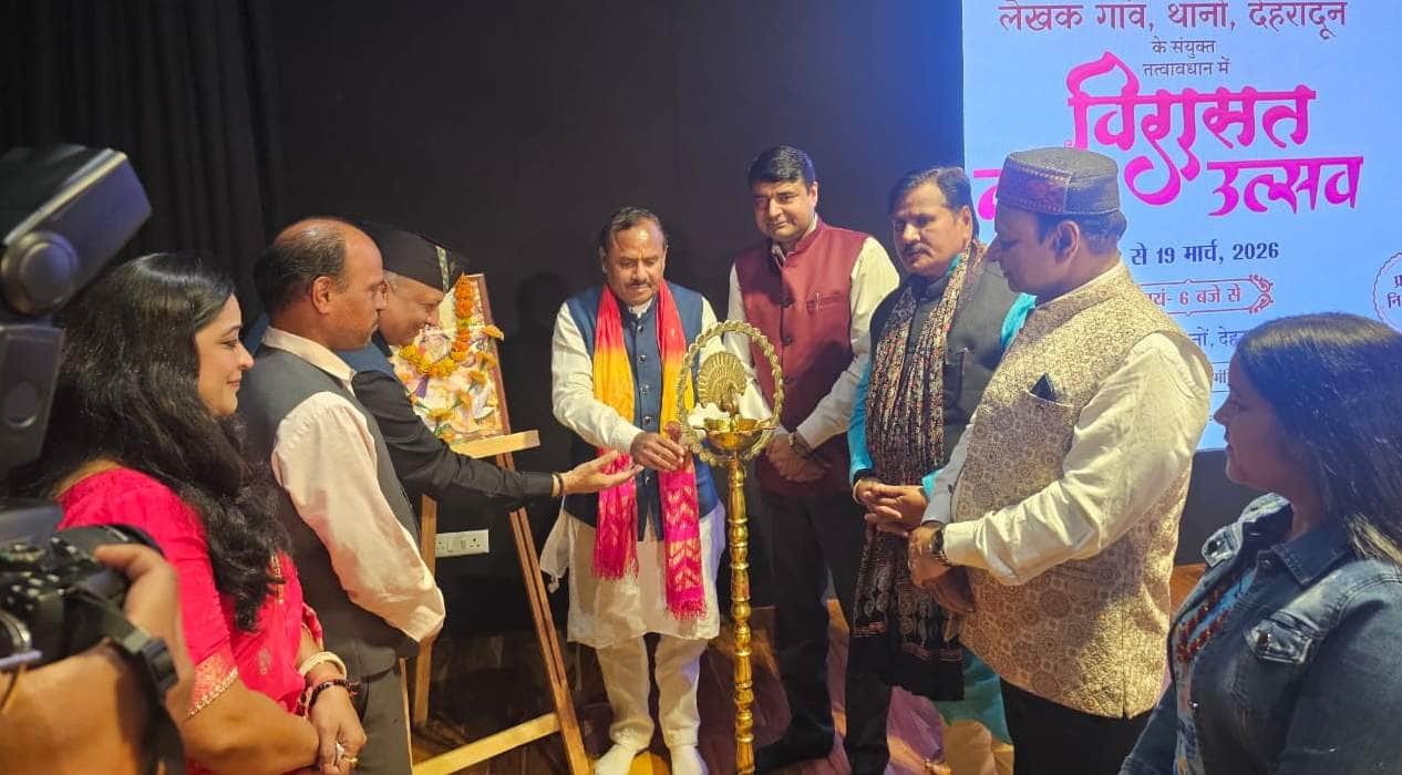 थानों  लेखक गांव में आयोजित कार्यक्रम का शुभारंभ करते मुख्य अतिथि। स्रोत-आयोजक