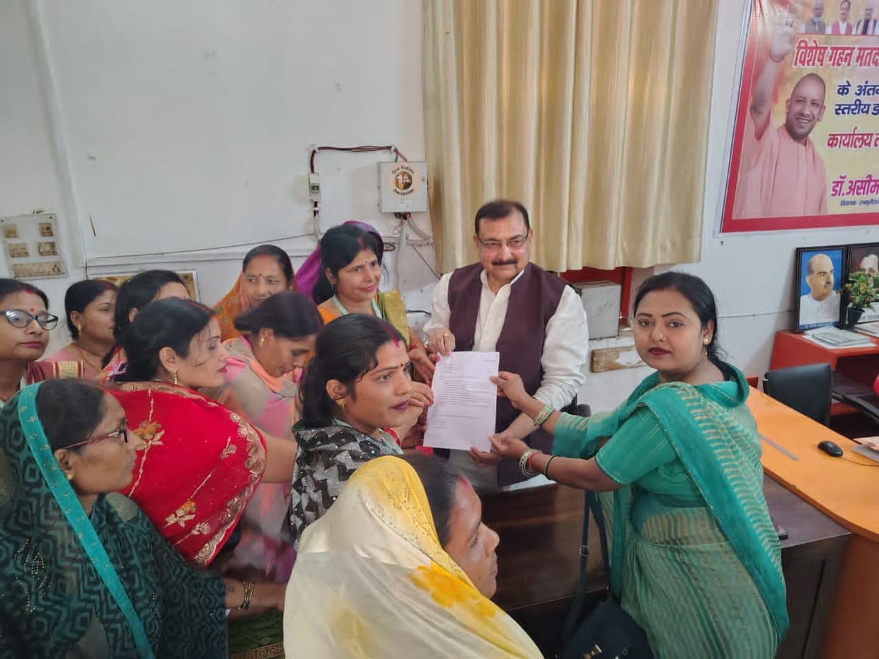 Female Mates Submit Memorandum to Tamkuhi Raj MLA