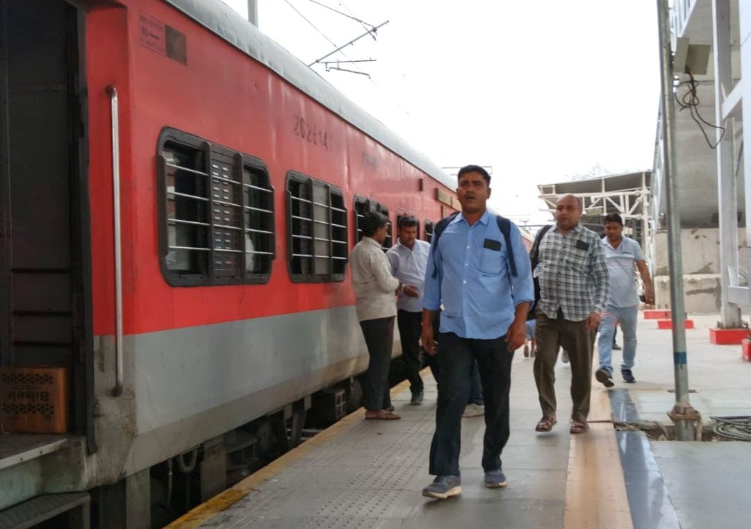 Bathinda Superfast train will stop at Budhlada station.