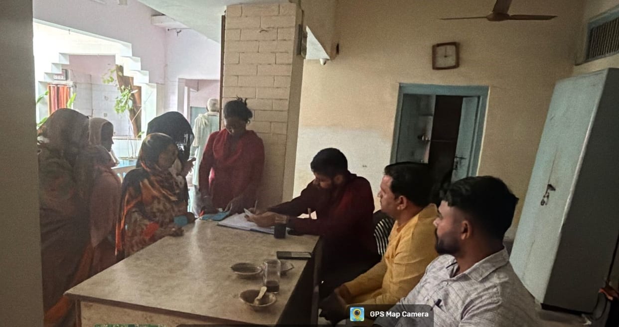 At the Area Sabha meeting officials from no department with the exception of the Nagar Parishad were present.
